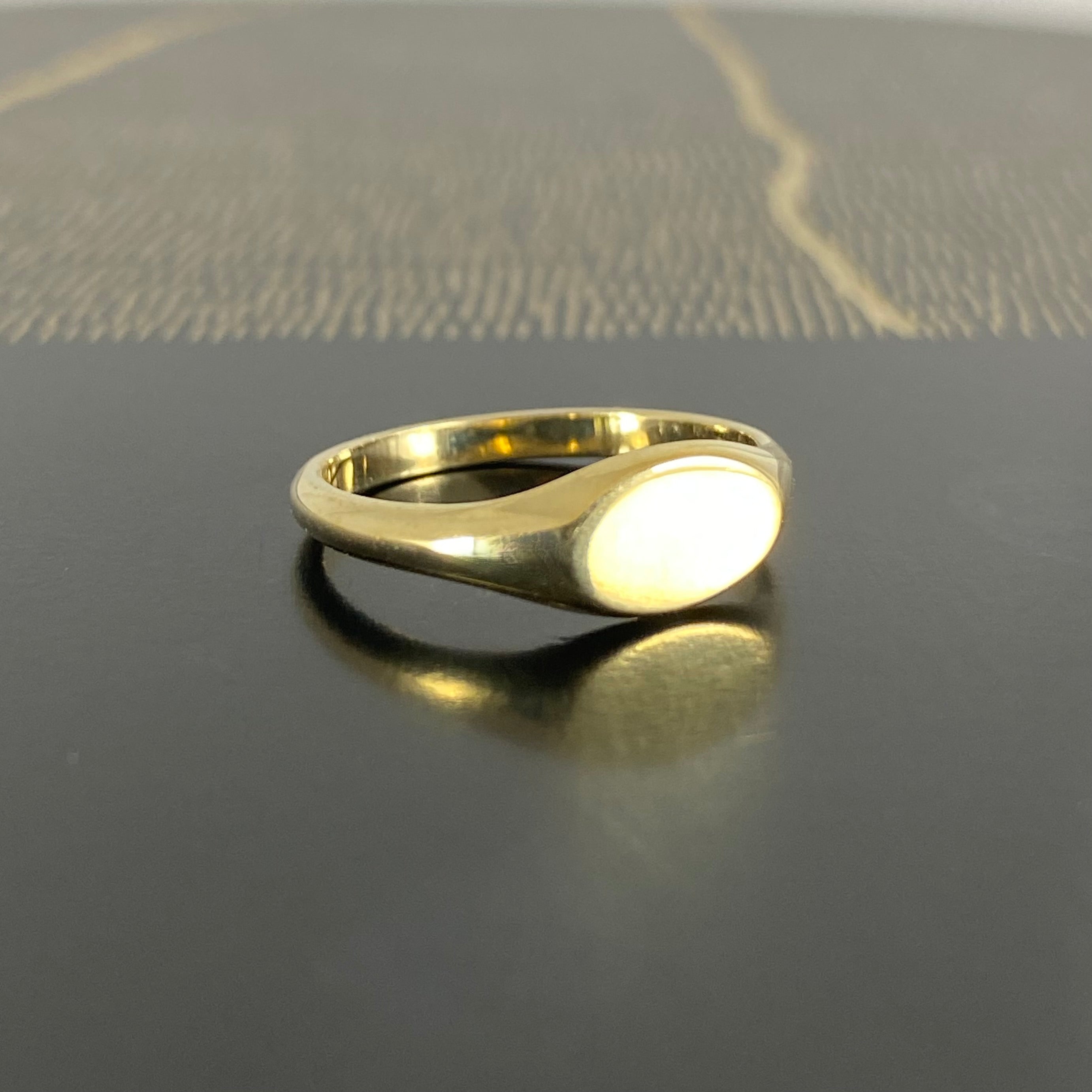 Small Landscape Oval 8mm x 5.5mm - 9 Carat Yellow Gold Signet Ring