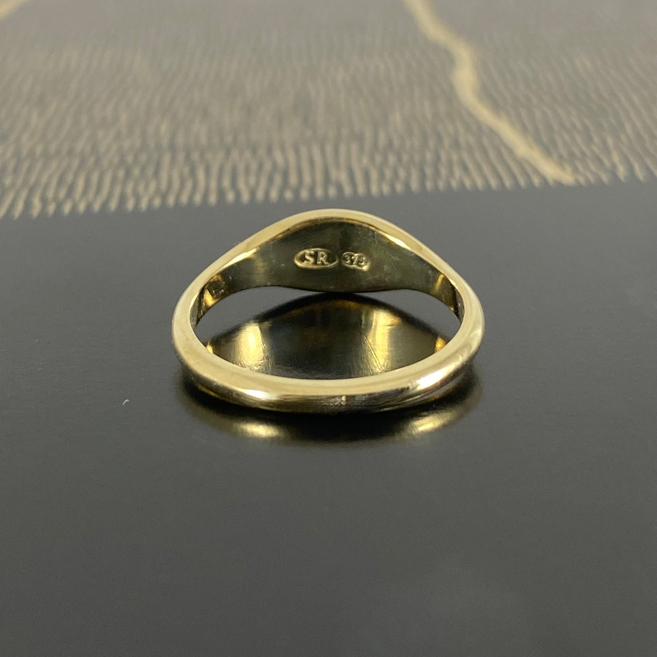 Small Landscape Oval 8mm x 5.5mm - 9 Carat Yellow Gold Signet Ring