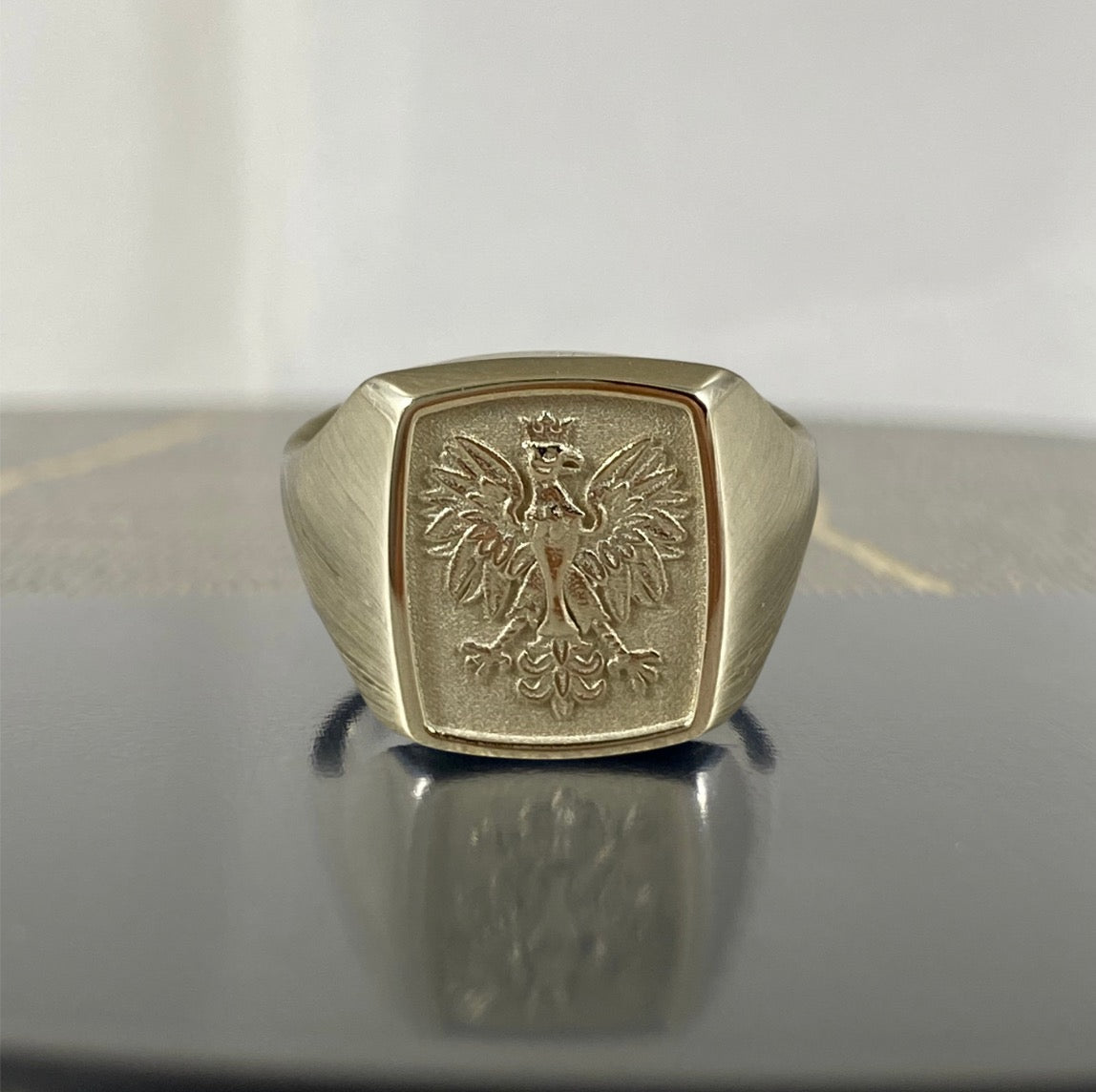 Spread Eagle - 9 Carat Yellow Gold