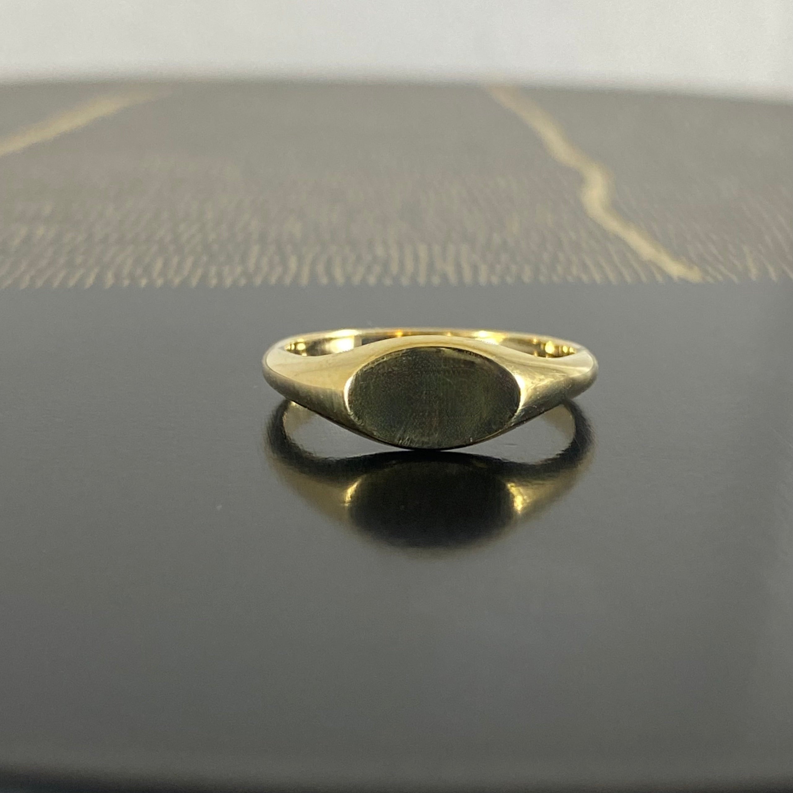 Small Landscape Oval 8mm x 5.5mm - 9 Carat Yellow Gold Signet Ring