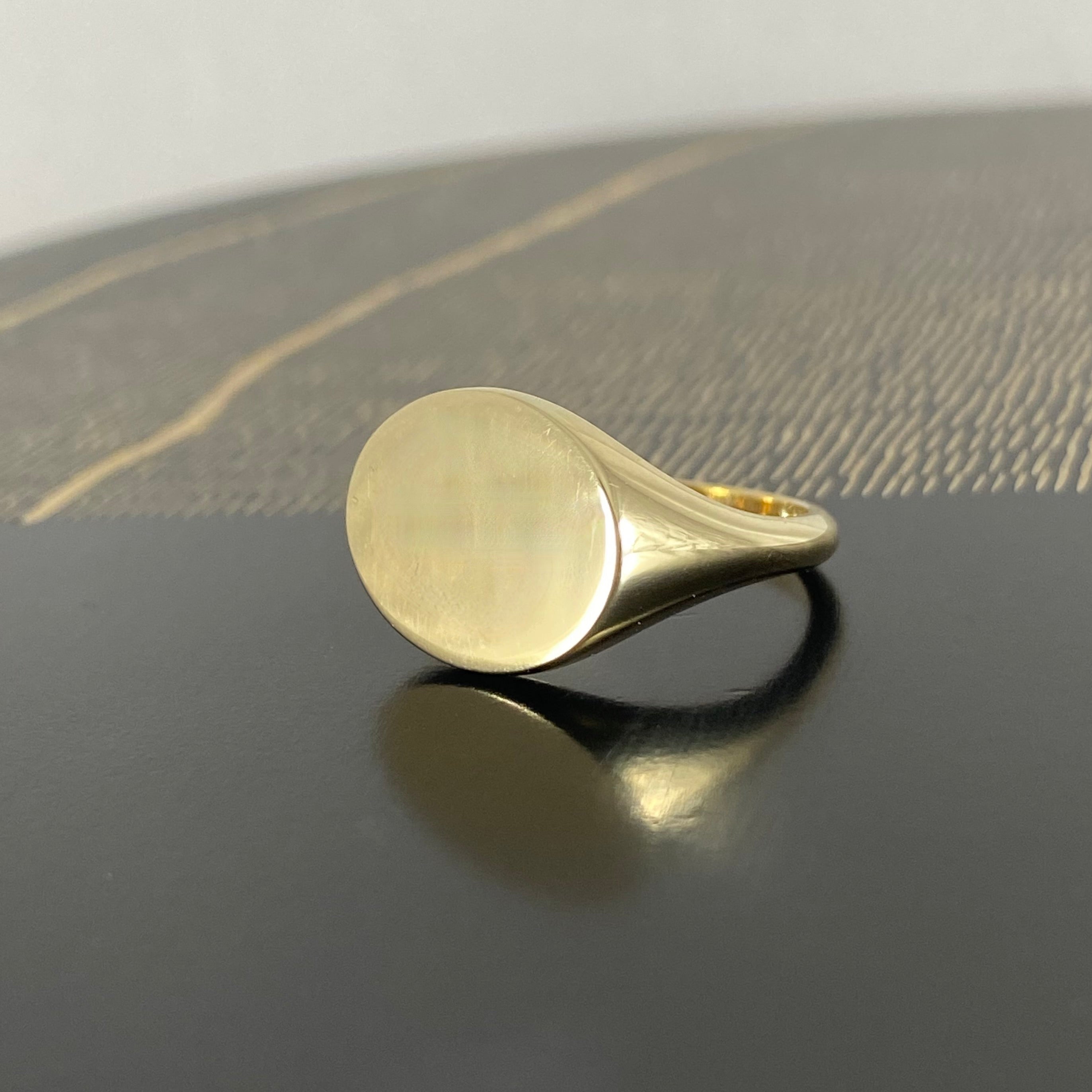 Landscape Oval 12mm x 10mm - 9 Carat Yellow Gold Signet Ring