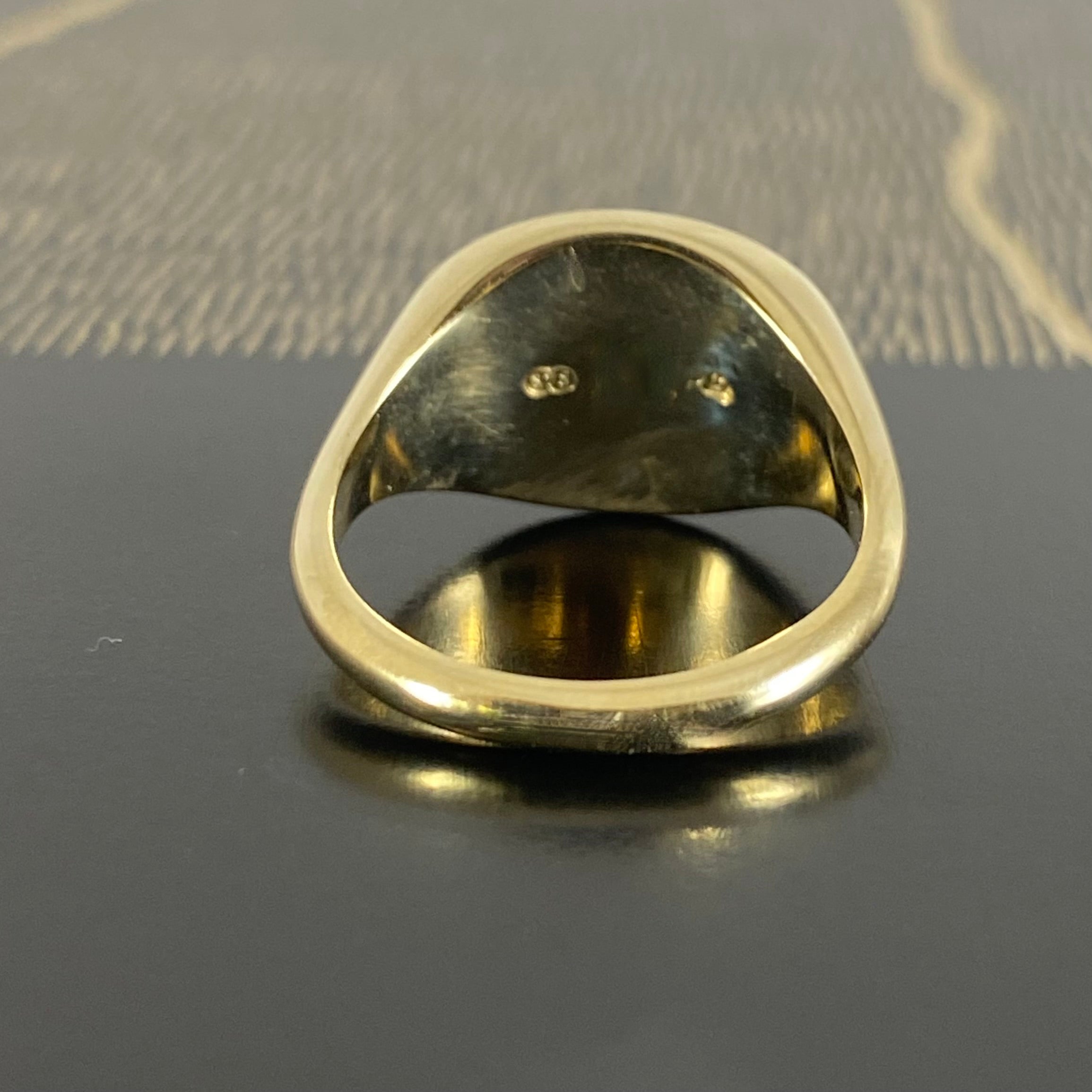 Landscape Oval 15mm x 12mm - 9 Carat Yellow Gold Signet Ring